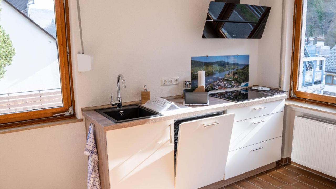 Rheintal-Ferien - 90 Qm Ferienwohnung Mit Wine & Style - Dein Urlaub Am Rhein Niederheimbach Bagian luar foto